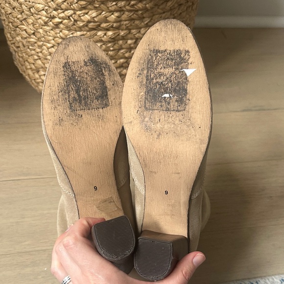 ANTHROPOLOGY Suede Seychelles Peridot  Zip Ankle Boots in Taupe. EUC. - Picture 5 of 6